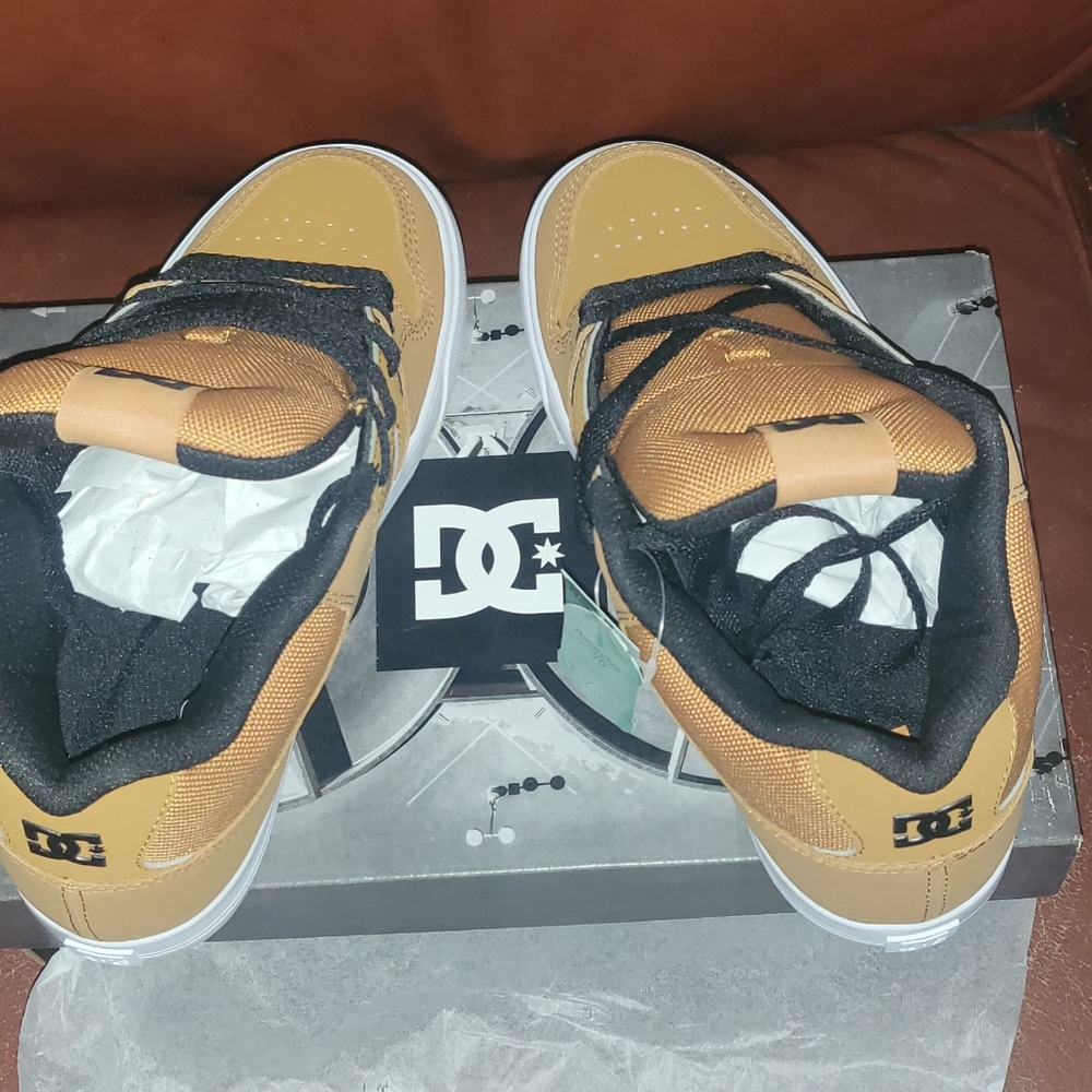 DC shoes